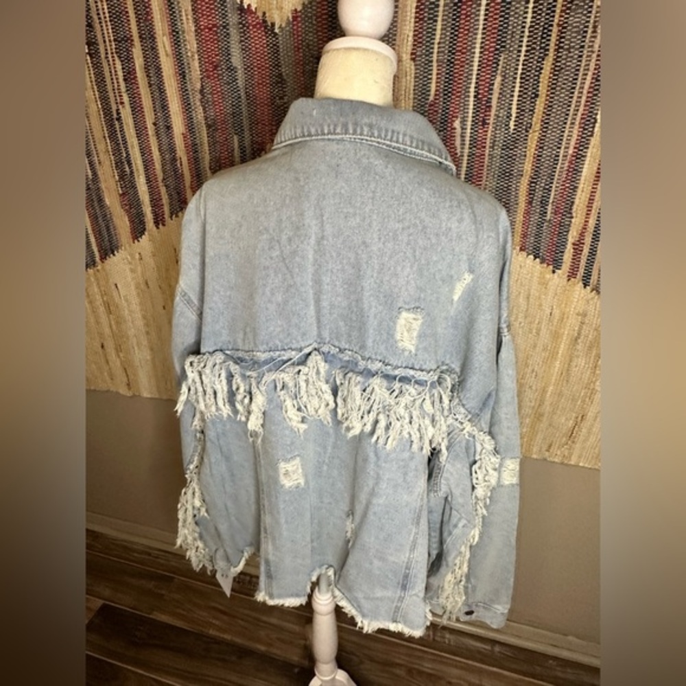BNWT, PLUS POL cropped, distressed denim jacket with fringe - Picture 7 of 12
